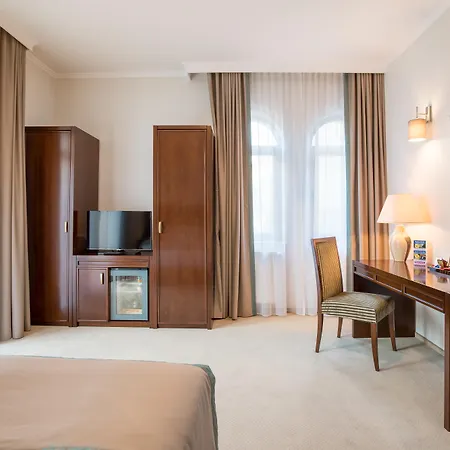 Concorde Old Hotel 4*