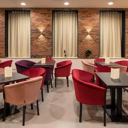 康恩得老布加勒斯特酒店 4*